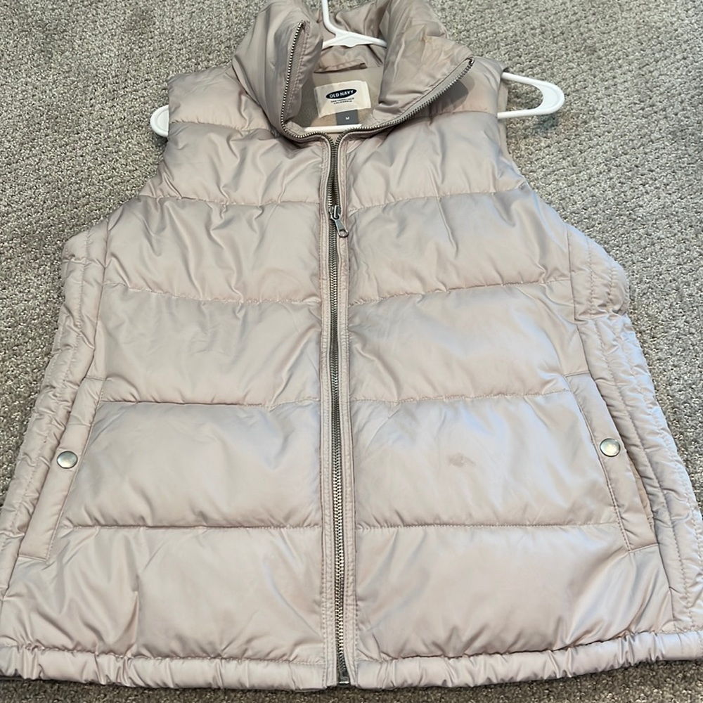 Tan puffer vest with pockets